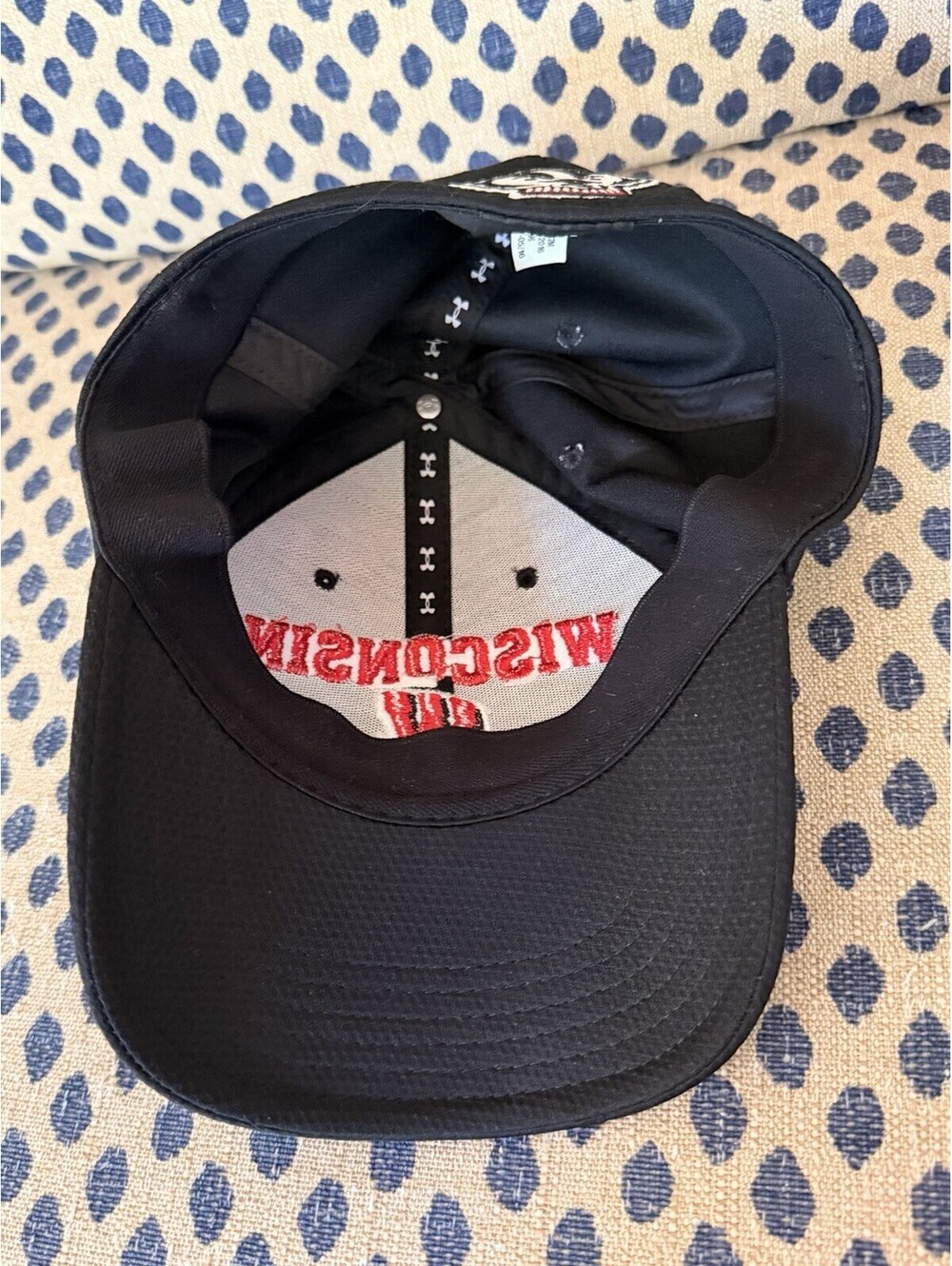 Wisconsin Badgers Under Armour Small/ Medium Black stretch fit Cap Hat Bucky - Picture 5 of 6